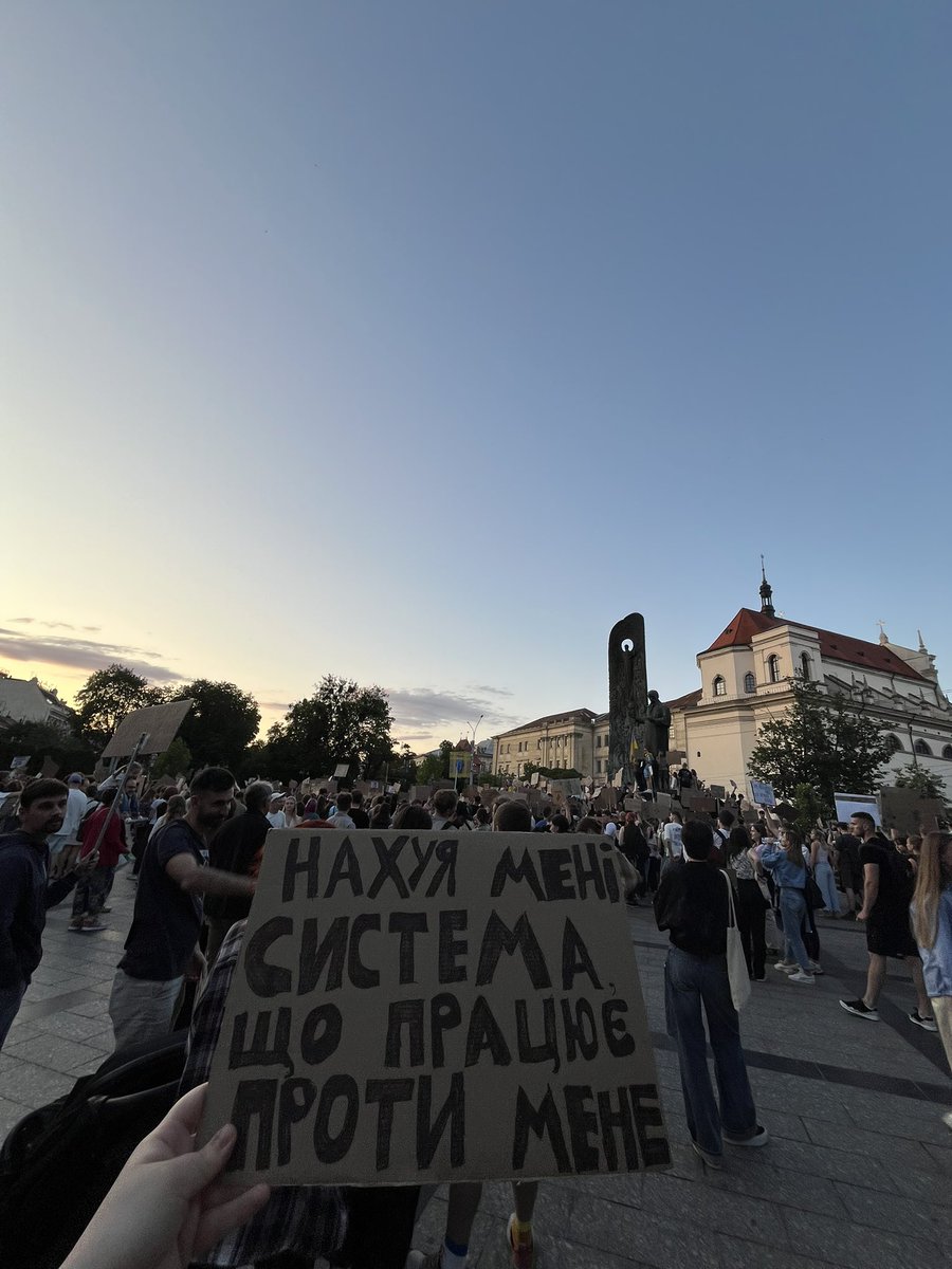 unknown_g3rl's tweet photo. Нема кращої розваги після роботи як бороти владу https://t.co/Kp4oz3cnZS