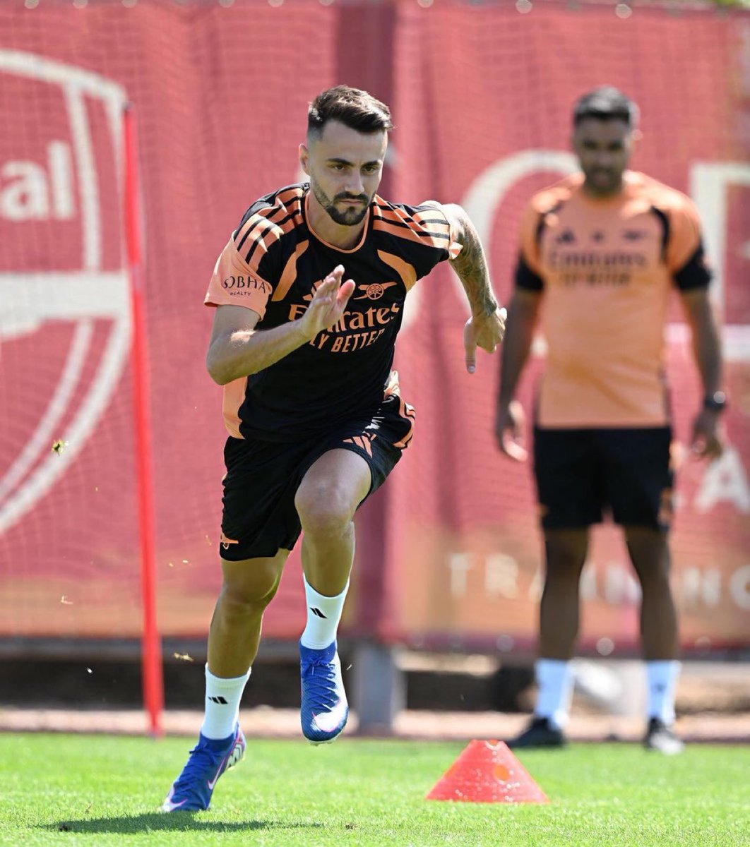 Arsenal_N10's tweet photo. Fabio Vieira back in Arsenal training today. https://t.co/FJ9hjaumiC