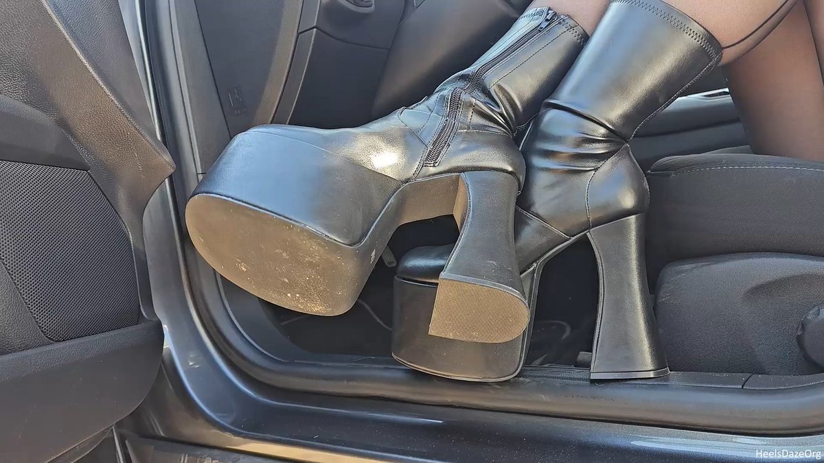 DazeOrg's tweet photo. https://t.co/DX4uzgStYD #driving #Platformboots #Boots #bootfetish #veryhighboots #highheels #Heels #womandriving #Pedals #Pedalpump #pedalpumping #bootsoles #pov #underpedal #c4s #clips4sale #ford https://t.co/6UONjLd7eK