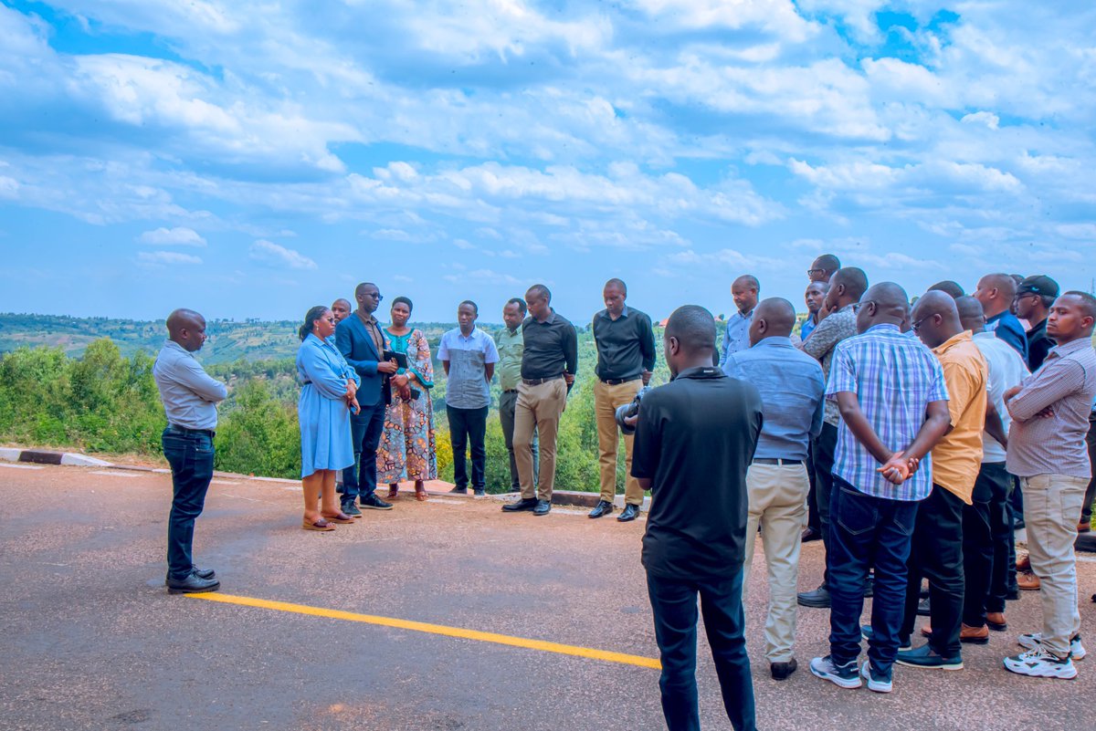 KwizeraEtiennee's tweet photo. @NgomaDistrict Akarere ka @NyabihuDistrict kaje kwigira kuri aka Karere ka Ngoma kabashije kwiyubakira icumbi ry'abakozi bunganira Akarere mu mutekano #DASSO nyuma yaho aka Karere kabaye aka mbere mu mihigo yu mwaka wa 2024/2025. https://t.co/hU1fOnvL5I