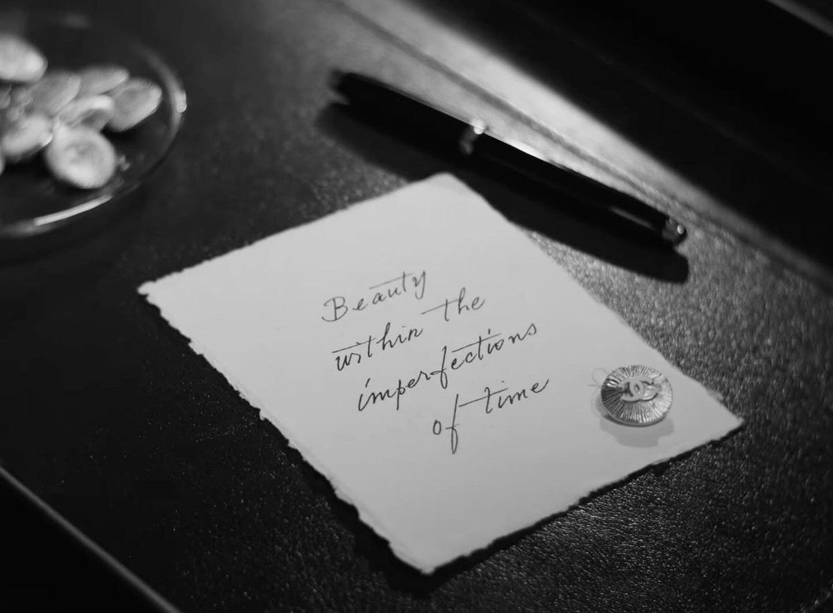 Mumu1626364656's tweet photo. "The Button".
Chanel Spring-Summer 2024 Haute Couture.

Written and directed by Dave Free.
Scored by Kendrick Lamar.
Serviced by @pgLang 

Dave Free🎥
Chanel🎥 https://t.co/rWlejyObIP