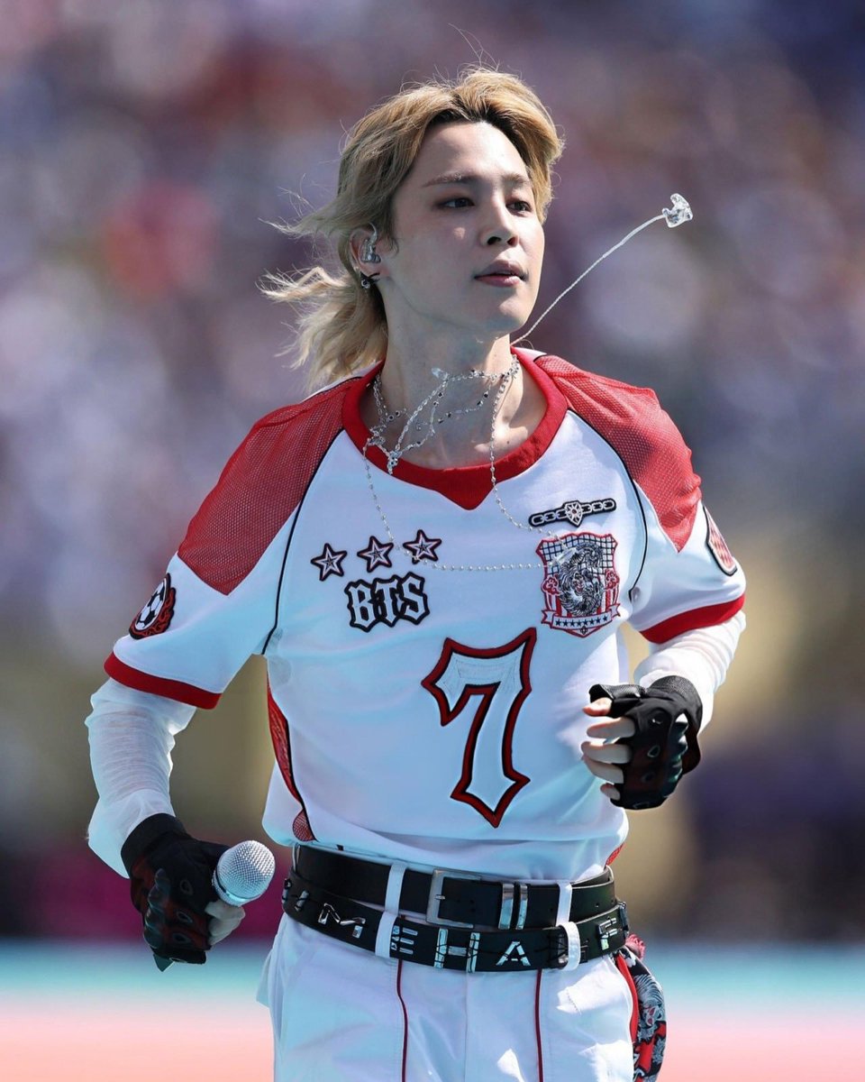 grisflor2018's tweet photo. Even the smallest details made Jimin's FIFA halftime look unforgettable. ✨

Eden Tan and ETMFG shared the story behind Jimin's custom belt, crafted from vintage materials and salvaged chrome decals. 🤍

JIMIN FOR FIFA WORLD CUP

#JiminForFIFA #JIMINxWORLDCUP2026 #JIMIN https://t.co/9DNoJwF21P