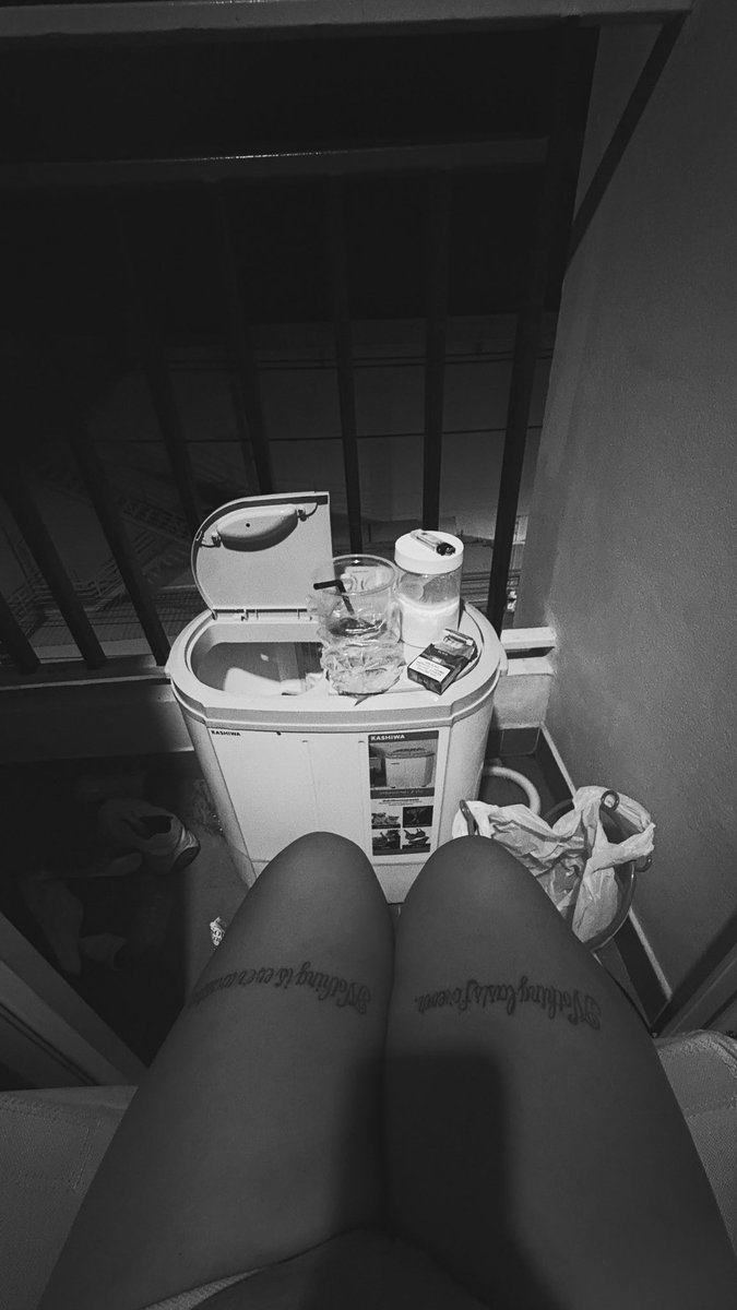 🖤 tweet media
