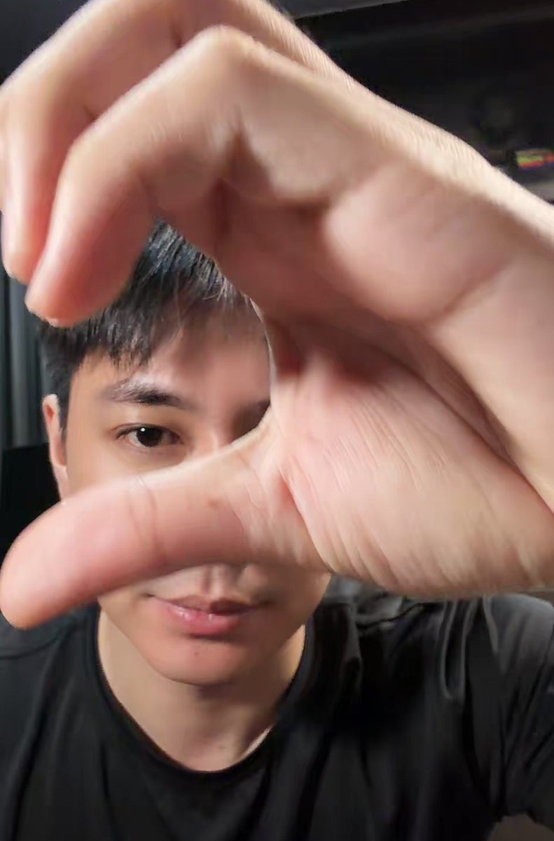 HanniPham9295's tweet photo. วันนี้เศร้ามาก แต่พอ Jam เข้ามาคุยกับแฟนคลับ ฉันก็เผลอยิ้มและหัวเราะตามโดยไม่รู้ตัวเลย😆😆😆 Jam มักจะปรากฏตัวอย่างน่าอัศจรรย์เพื่อปลอบโยนหัวใจที่แตกสลายของพวกเราเสมอ 🥰

วันนี้แฟนเวียดนามมาดูกันเยอะมาก ทุกคนชื่นชม Jam มาก ๆ ดีใจจริง ๆ ขอบคุณสำหรับค่ำคืนที่มีความสุขนะ☺️😊

#JamRachata #แจมรชตะ