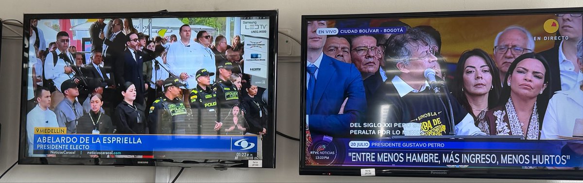 MaPaulaFonseca's tweet photo. Los medios corporativos en su ya acostumbrada mezquindad siguen invisibilizando al presidente de Colombia @petrogustavo .

Hoy se rompió la tradición: no transmitieron el desfile del 20 de julio, y el último discurso del presidente Petro, que es hoy el presidente en ejercicio así les duela, fue sustituido por el del electo De La Espriella.

Señores @NoticiasCaracol un poco de decencia democrática.