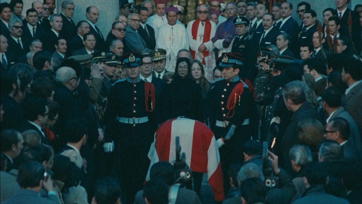 everythingd1es's tweet photo. Thinking about the true-crime political thriller STATE OF SIEGE (1972) again 

“I would like to explain an organization (Tupamaros) who is supposed to be pacific and trying to do good things, he switched to go to violence, and how that’s the beginning of the end.” 
-Costa-Gavras https://t.co/HaKNMdSmp8