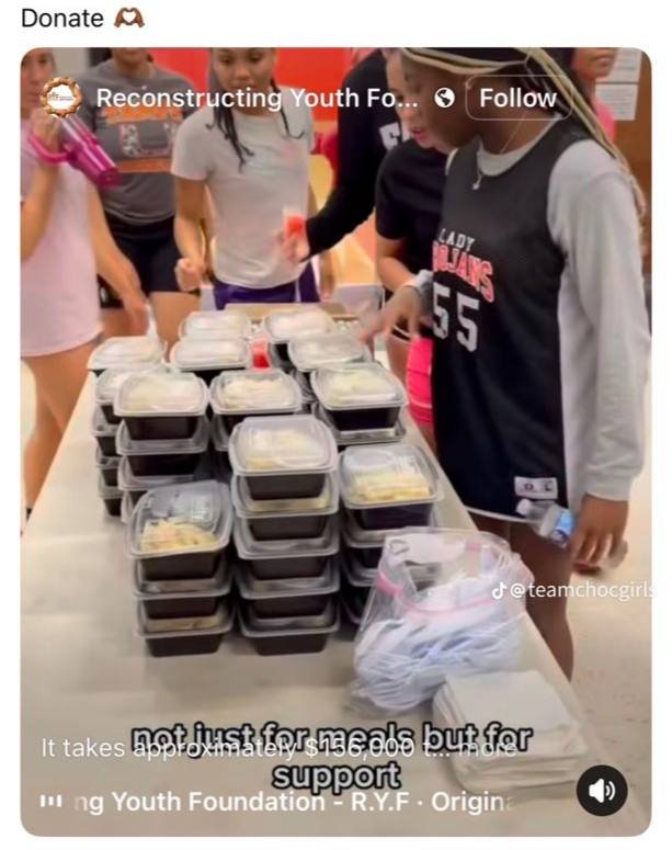 aniyaupdate's tweet photo. 📸 | Resurfaced photos show Aniya giving back to her community. A beautiful reminder that kindness has always been part of who she is. https://t.co/5FC9xmeOU8