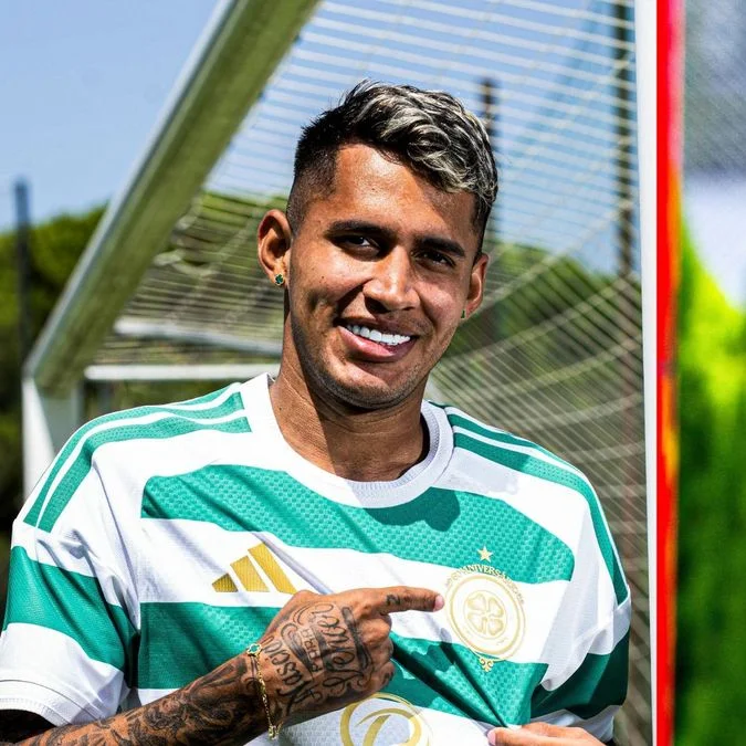Mercado_Ingles's tweet photo. 𝗢𝗙𝗜𝗖𝗜𝗔𝗟 Celtic ha fichado al delantero Colombiano, procedente del Qarabag, Camilo Duran (24), llega por un precio de £4.5M, firmando por 5 temporadas hasta Junio del 2031. ✅🇨🇴 https://t.co/FtcYOuj4FG