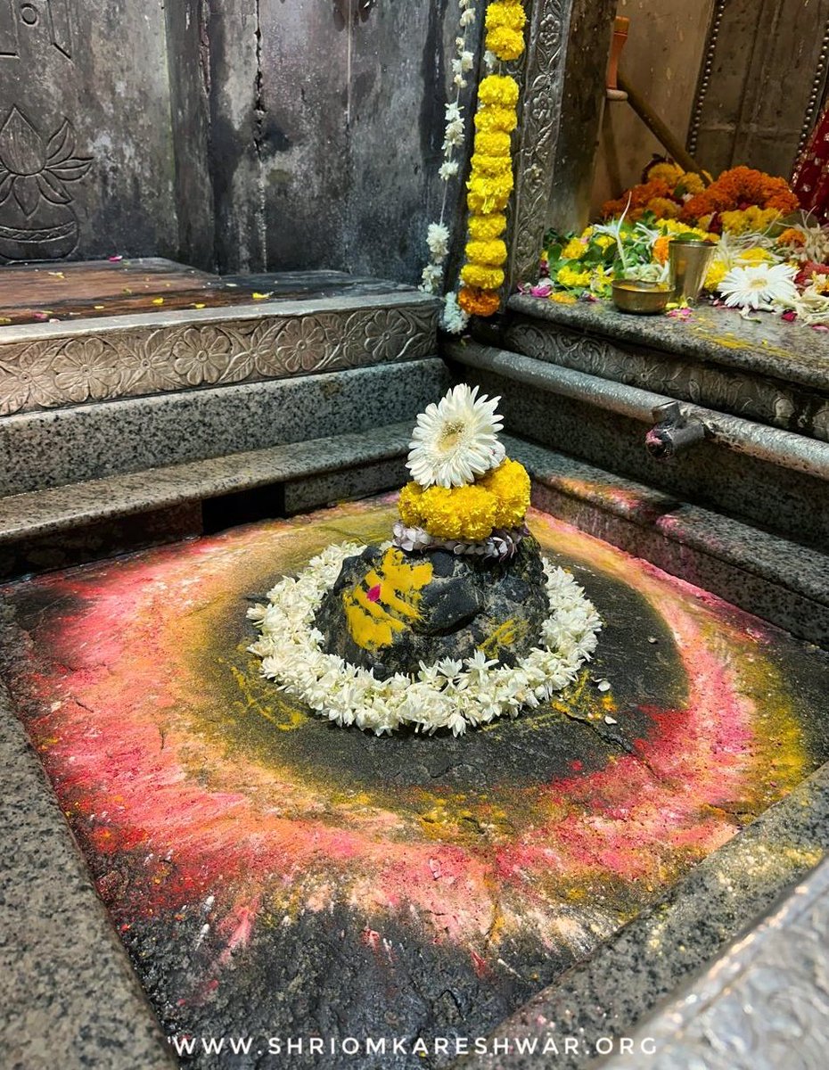 OmkarJyotirling's tweet photo. 🚩जय ओंकार जी 🚩
द्वादश ज्योतिर्लिंग में चतुर्थ, श्री ओंकारेश्वर में श्री ओंकार  महाराज के शयन दर्शन।
आषाढ़ शुक्ल पक्ष षष्ठी स. 2082 सोमवार दिनांक-20/07/26
वेब-https://t.co/cOFsHLEZaw
हेल्प-8989998686(8AM-8PM)
#omkareshwar #ओम्कारेश्वर https://t.co/rhjFmfrgYe