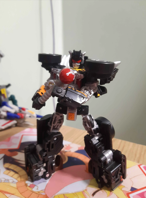 KokeishaMeryl's tweet photo. 44) Bone Shaker

This was a pleasant surprise when I got it. The leg transformation's quite fun even if the upper half's quite basic. The figure looks good too.
Do wish it had sword-wielding wrists but that's not a major complaint. https://t.co/tvpcQKT9dw
