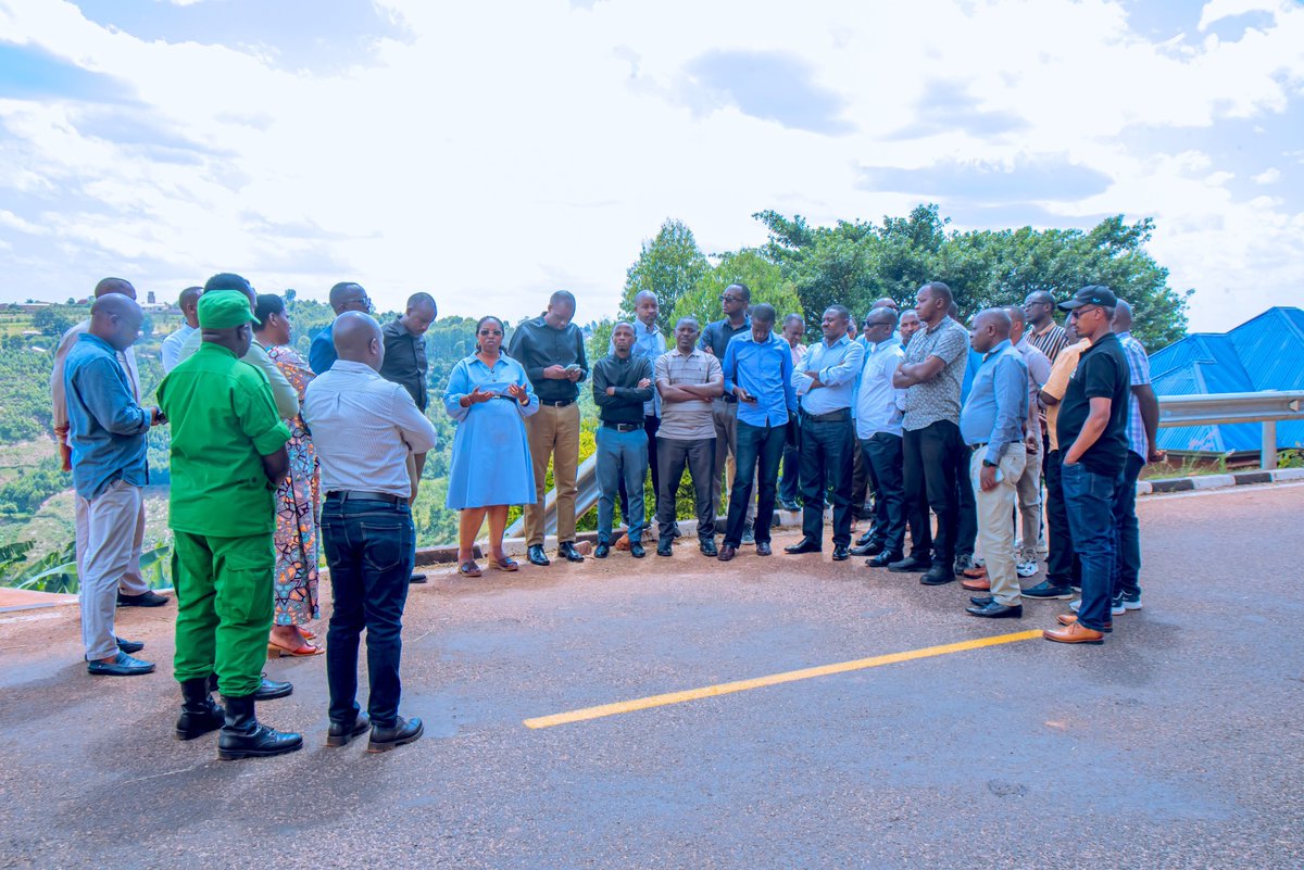 KwizeraEtiennee's tweet photo. @NgomaDistrict Akarere ka @NyabihuDistrict kaje kwigira kuri aka Karere ka Ngoma kabashije kwiyubakira icumbi ry'abakozi bunganira Akarere mu mutekano #DASSO nyuma yaho aka Karere kabaye aka mbere mu mihigo yu mwaka wa 2024/2025. https://t.co/hU1fOnvL5I