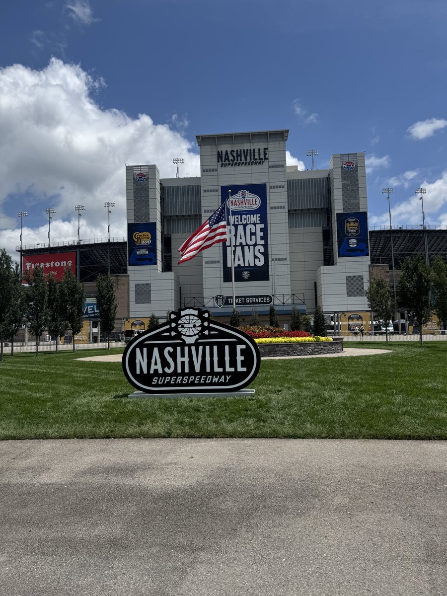 TheRealNJayP's tweet photo. @wbuxtonofficial Because of this I left work early to attend. My first IndyCar race! https://t.co/XFfqEpFC4M