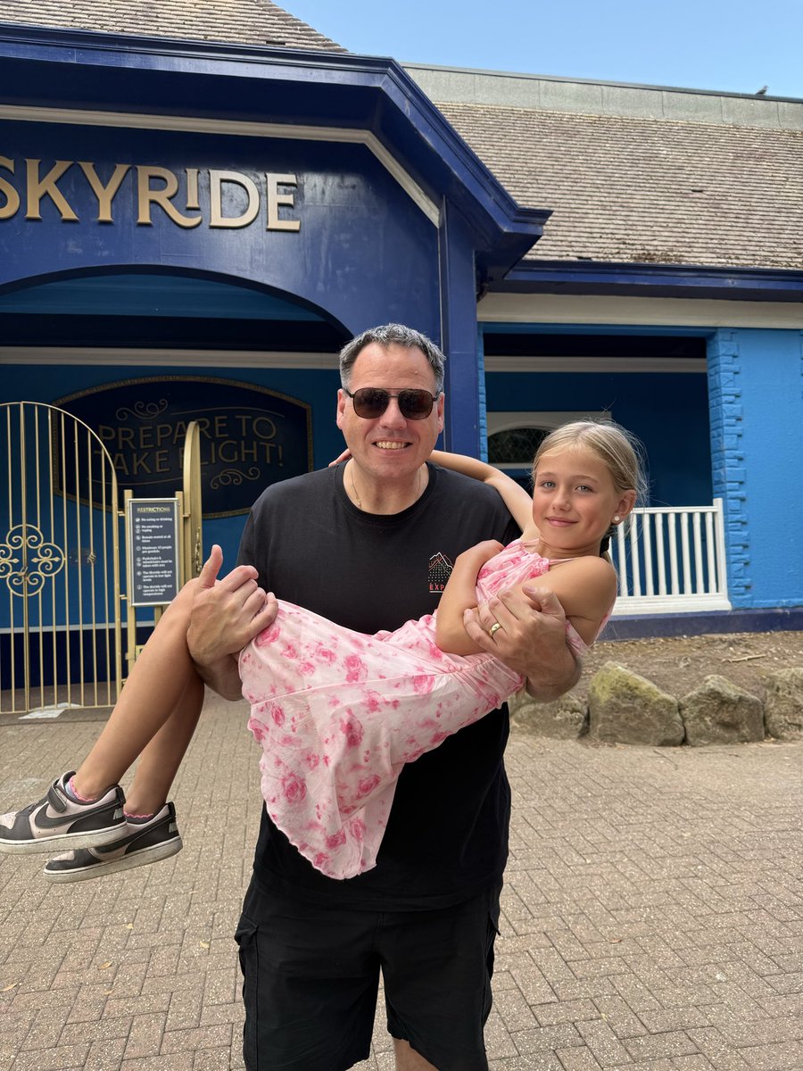jackpot180's tweet photo. 11 years ago today my niece was born during the match play in Blackpool, on the day I was playing! Here we are today at Alton Towers for her birthday 🎈 https://t.co/CK1vJLm74K