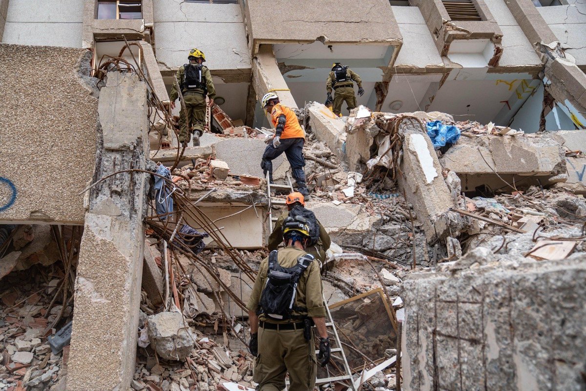 Osint613's tweet photo. The IDF's Home Front Command is running its longest-ever humanitarian mission in La Guaira, Venezuela, near Caracas.

Roughly 32 Israeli experts are on the ground helping local authorities move from emergency response to rehabilitation after hundreds of buildings were destroyed. Mission commander Brig. Gen. (Res.) Yossi Pinto says the effort is in its third week and will run for months, even years.