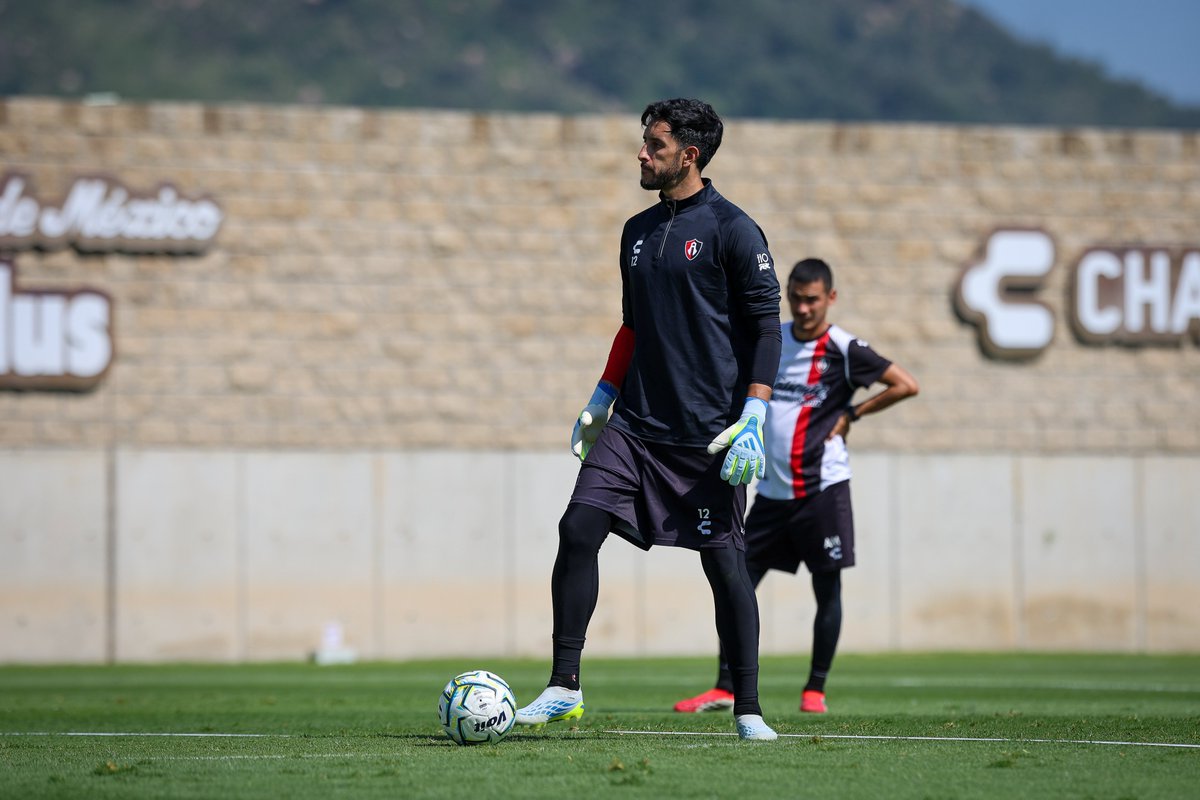 AtlasFC's tweet photo. ¡Fiel! 🤩

¿Adivinen quién ya está de vuelta con la Academia? ❤️🖤

Bienvenido a tu casa, Camilo 👊🏽

#ParaLaFielPorLaFielYConLaFiel https://t.co/vy75lnpeOh