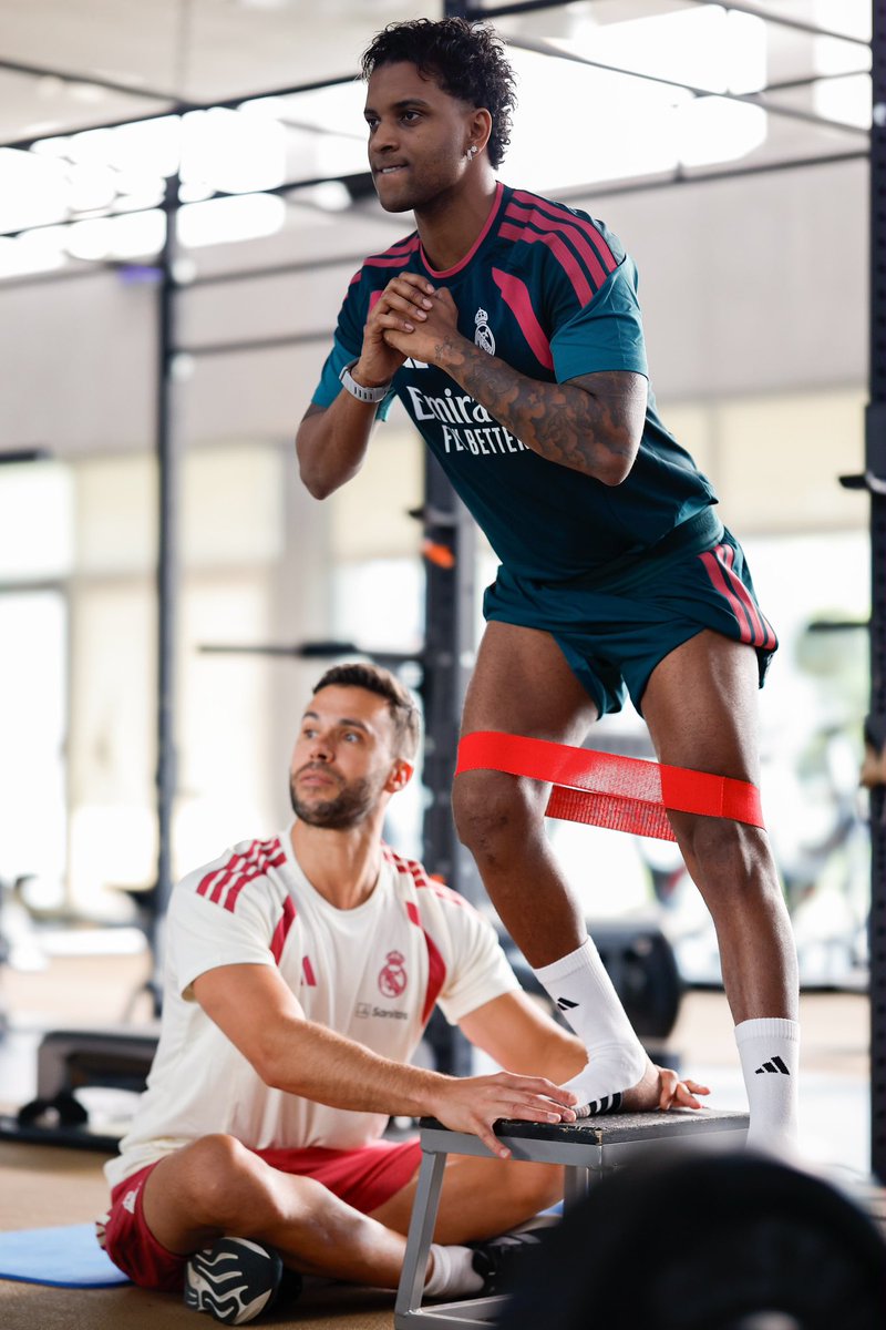 RodrygoGoes's tweet photo. Que seja uma semana abençoada e de muito trabalho 🙌🏾💪🏾 https://t.co/QjAfe2uAMs