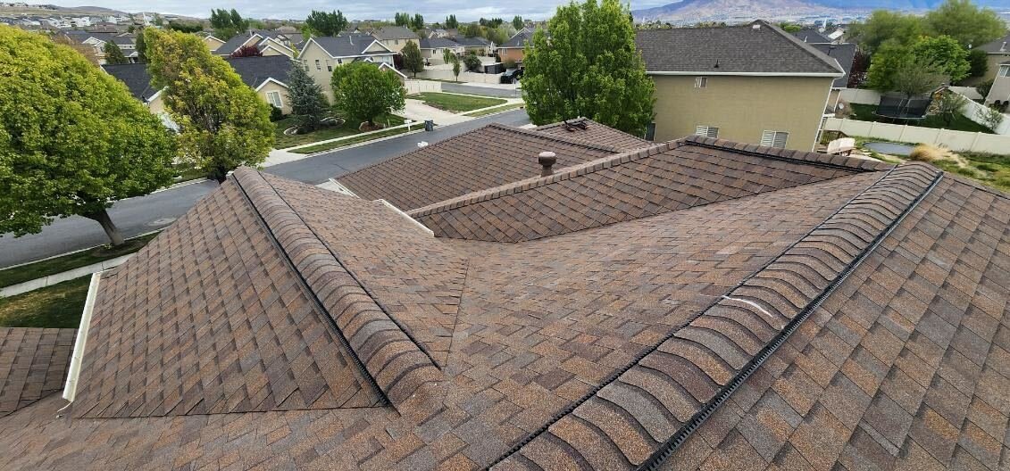 EagleRidgePros's tweet photo. Another roof completed in Saratoga Springs, UT

✔ Full tear-off 
✔ New CertainTeed shingles 
✔ Ridge vent installation

Quality roofing. Built to last.

📞 Book your FREE roof inspection today.

#UtahRoofing #CertainTeed #EagleRidgeRoofing https://t.co/QgoB5B5NFV
