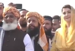 Agha_Sarwar804's tweet photo. بالکل درست فرمایا.... 
 جب آپ ان کے ہاتھ چوم رہے تھے اور ان کے شانہ بشانہ کھڑے تھے تب بھی محترمہ ان کا یہی مؤقف تھا آج بھی ان کے مؤقف میں کوئی تبدیلی نہیں آئی

 فرق صرف اتنا ہے کہ اُس وقت اقتدار آپ کے پاس نہیں تھا https://t.co/gBy2HfKRTp