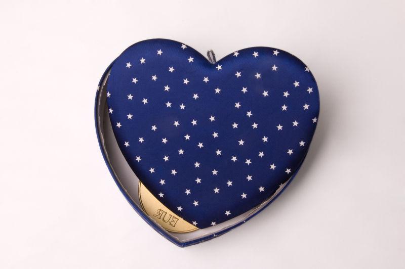 Klay995's tweet photo. Being miles apart doesn’t dim how much I care—just sent your favorite late-night snack and a virtual hug wrapped in a tiny star. Missing you like crazy tonight! https://t.co/f1WTQBYdZr
