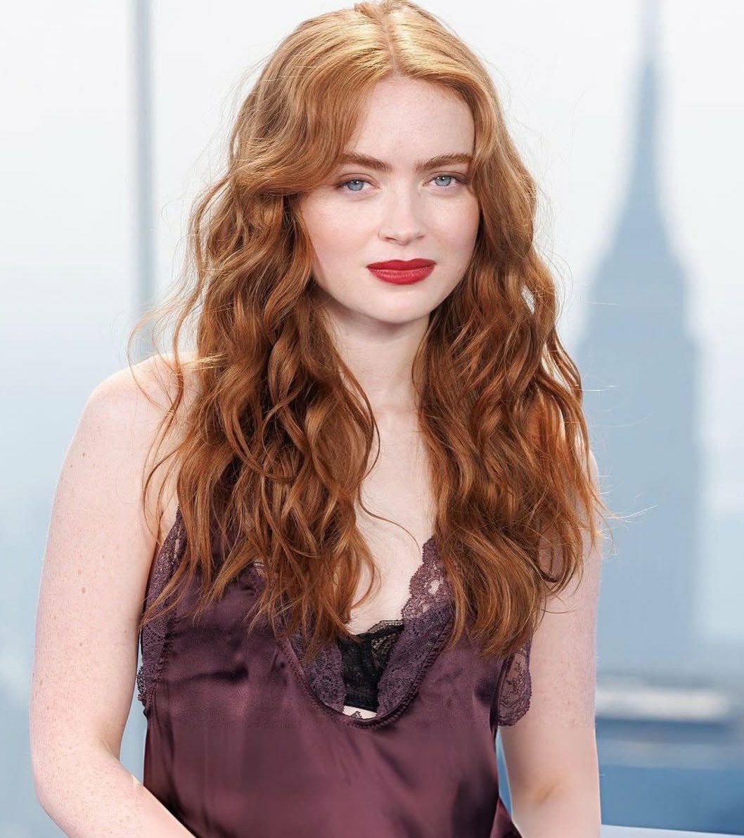 ThisaraNeo's tweet photo. Sadie Sink at the #SpiderManBrandNewDay�📷 photocall in New York City. 

#SadieSink https://t.co/mKcKsEbYtE