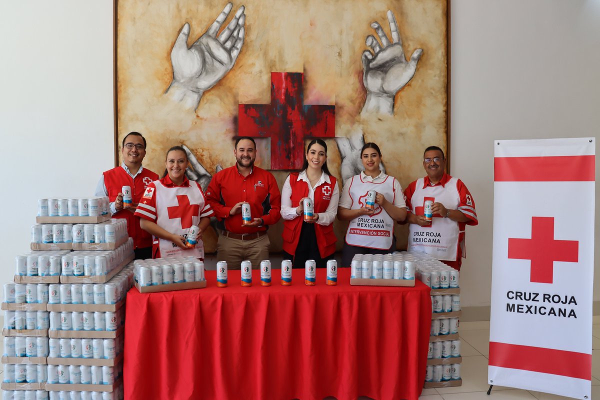 CruzRojaDgo's tweet photo. En nombre del Ing. Marcos Vargas Aguirre, Delegado Estatal de Cruz Roja Mexicana en Durango, expresamos nuestro más sincero agradecimiento a @HeinekenMexico por el generoso donativo de agua potable destinada a las personas damnificadas por desastres y emergencias. 🙏 https://t.co/xUvprwlsHh