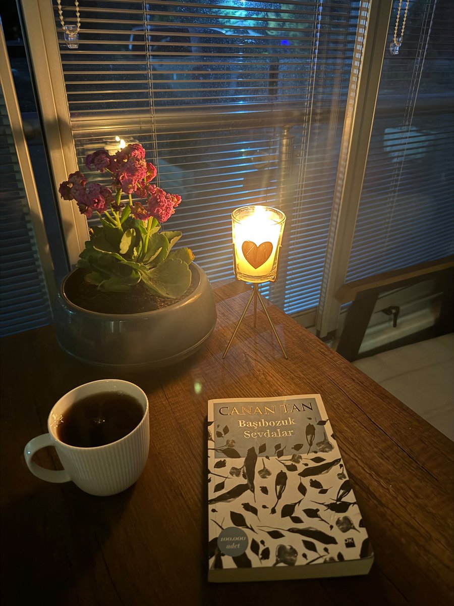 kevsercnbz7's tweet photo. Hayata kısa bir kitap molası. ☕📚
#kitap
#canantan
#pazartesi https://t.co/1klDTFgvj5