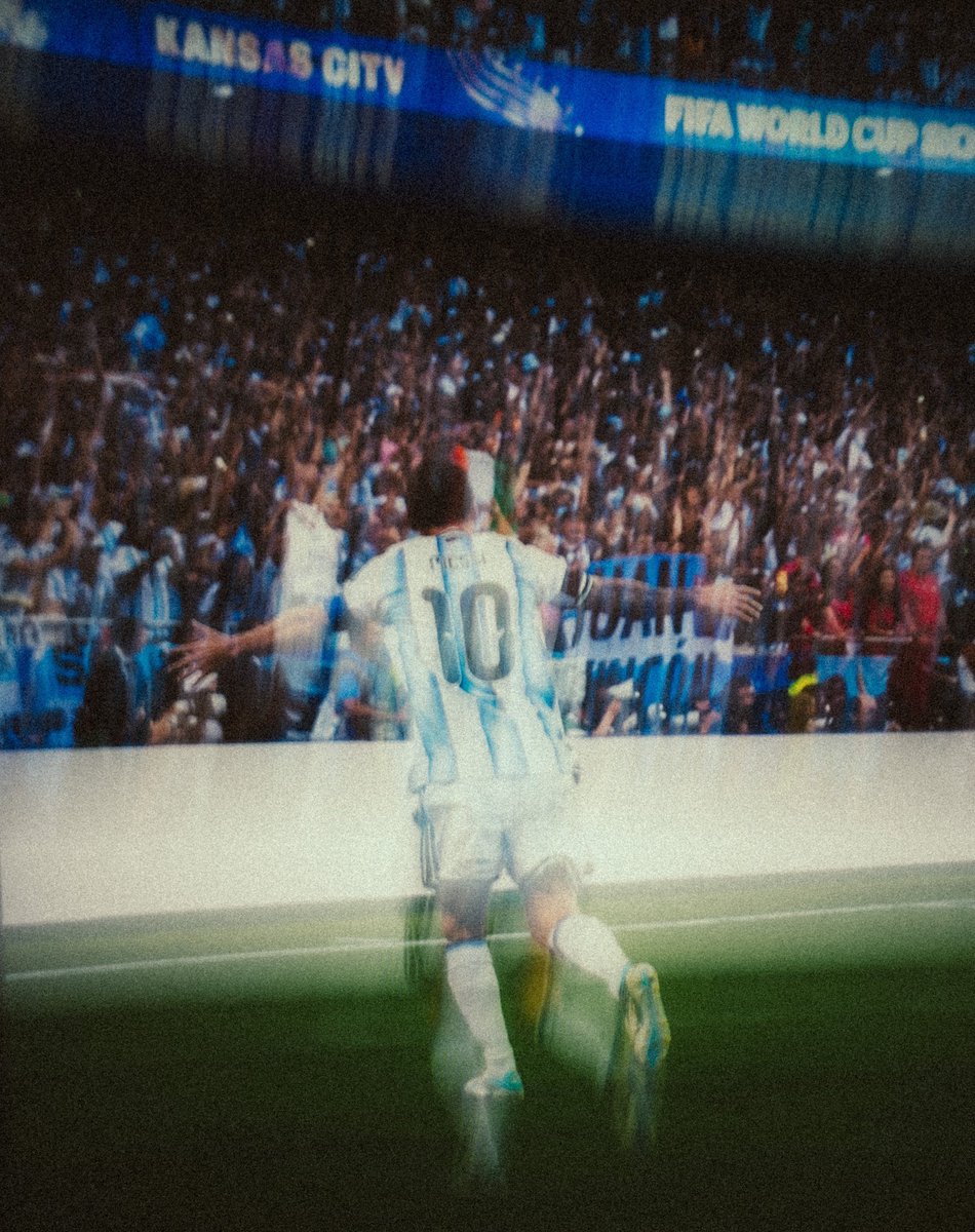 iParthMevada's tweet photo. The reason i started watching football. Forever grateful. Gracias Leo. YOU WERE, ARE AND FOREVER WILL BE THE GREATEST. 🙌 https://t.co/WUheZZuiLW