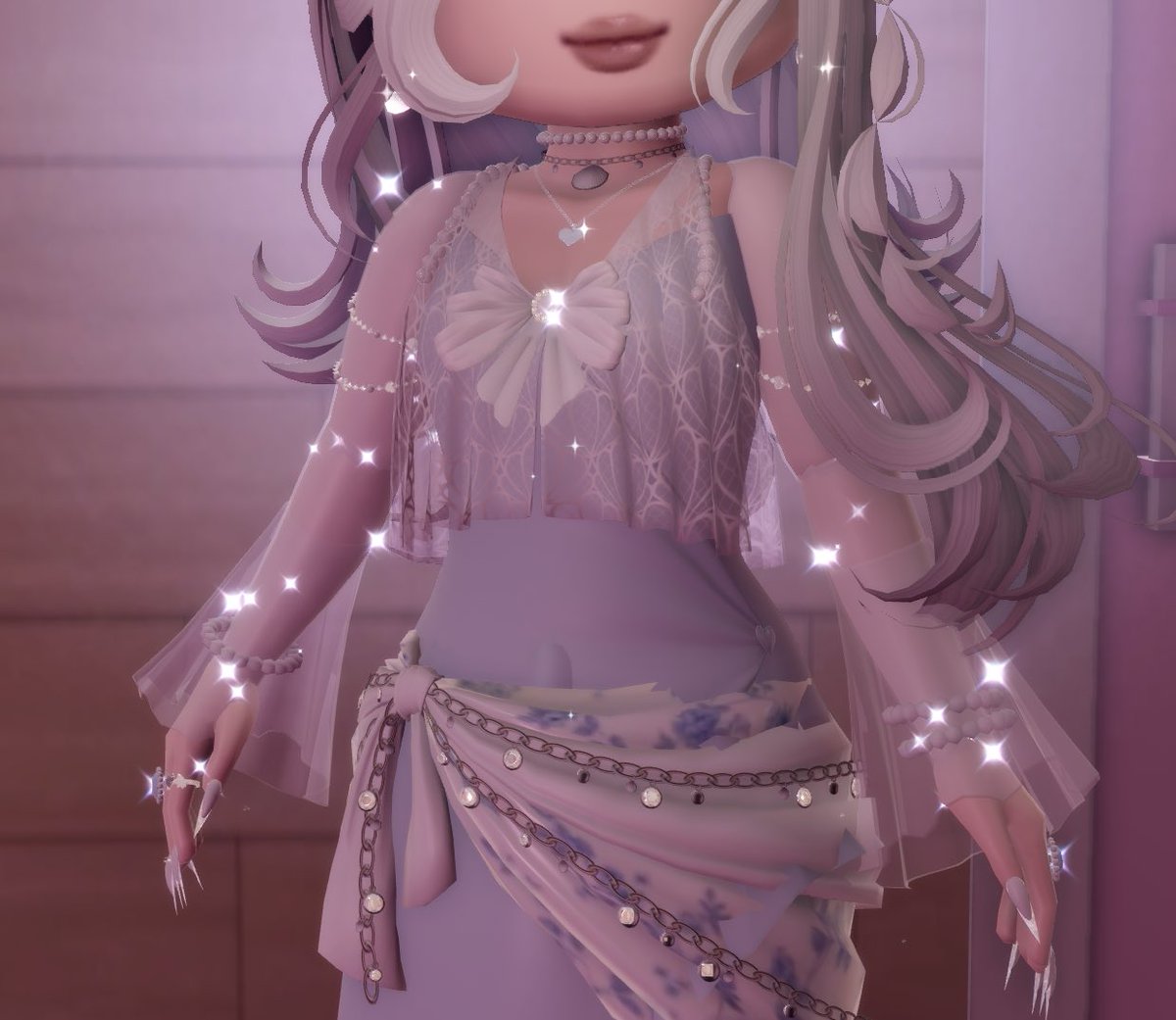 royalefrostyy's tweet photo. Up close photo of the top because I LOVEE a good coverup 🙂‍↕️🤍 https://t.co/jeIOgNZL94