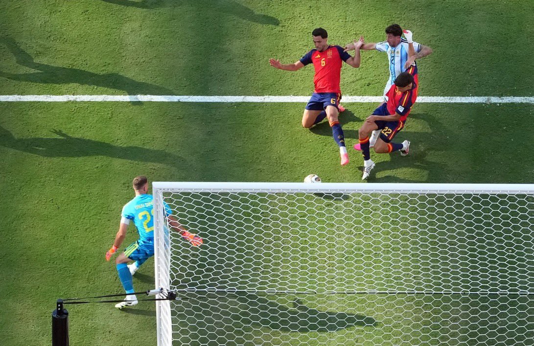 Somhiseremfcb's tweet photo. La salvada del mundial.

19 Años. https://t.co/o9b5seLpGJ