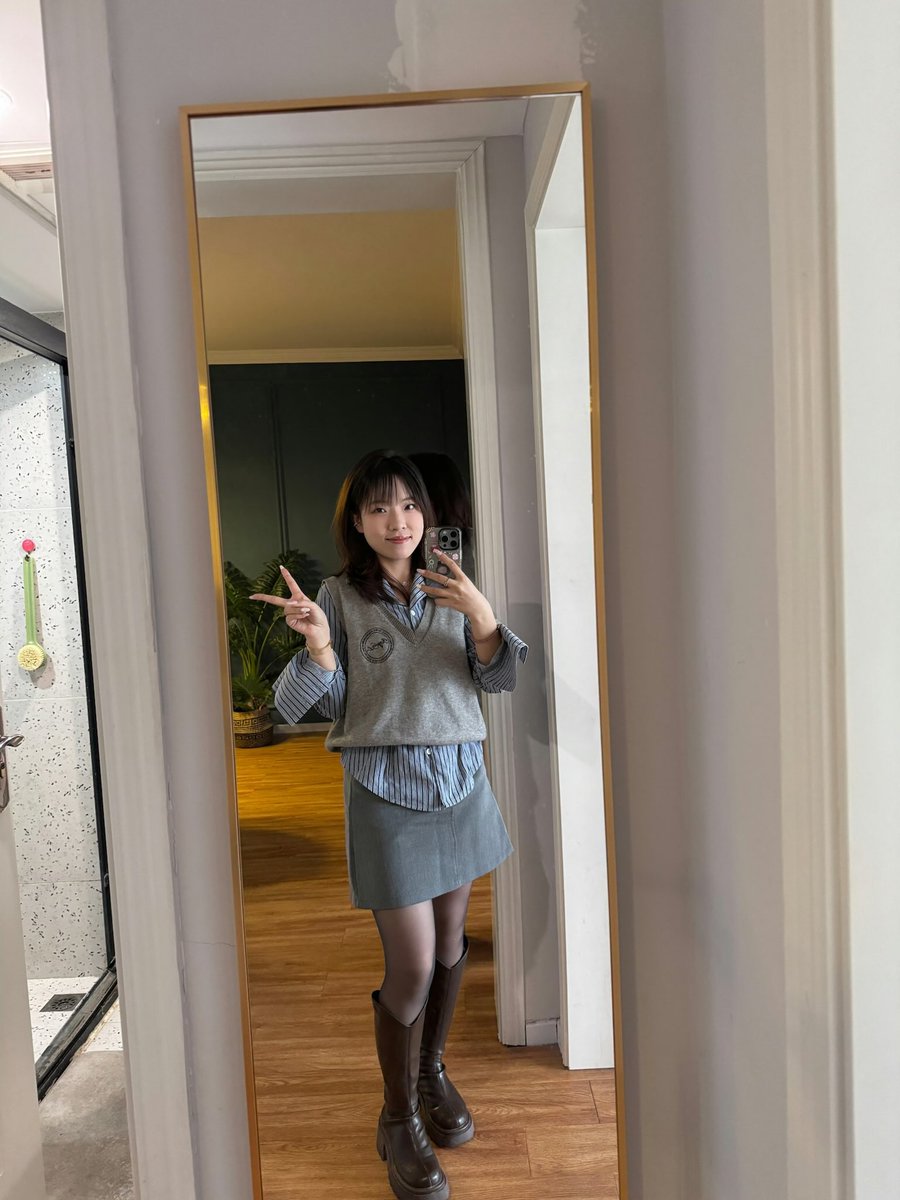 Lily05430812607's tweet photo. 网友投稿 英语老师的长靴
#靴子 #靴女 #骑士靴 #��筒靴 #长靴 #长筒靴 #恋靴 #靴 #鞋底 #筒靴  #高跟鞋 #女性崇拜 https://t.co/S8ApRwu6qW