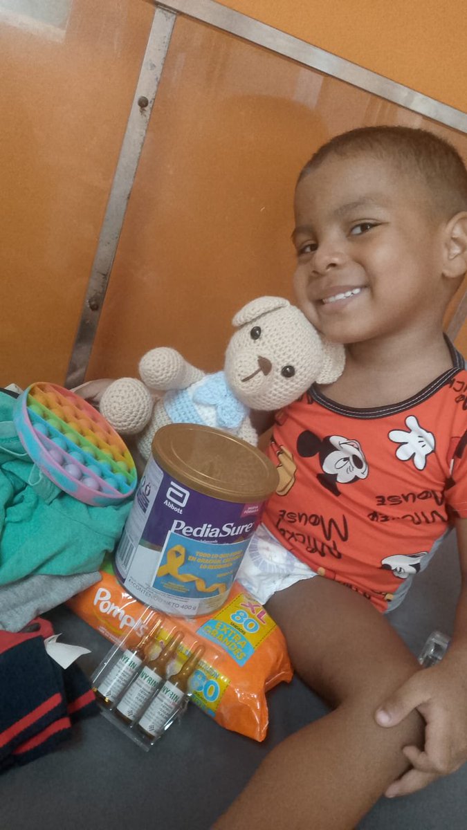 PaolaSmith2812's tweet photo. Aquí luchamos todos contra el #cáncerinfantil 🎗️❤️💪🏽🏥 valiente Eliel nos regala una linda y esperanzadora sonrisa 🎗️❤️ Muchas graciaas #ManosSolidarias por unirse a la obra 🙏🏽 #Leucovorina entregada 💪🏽 #soylavoluntariaintensa 🙋🏽🎗️❤️🏥 #RT https://t.co/AHuS5Gaxhe