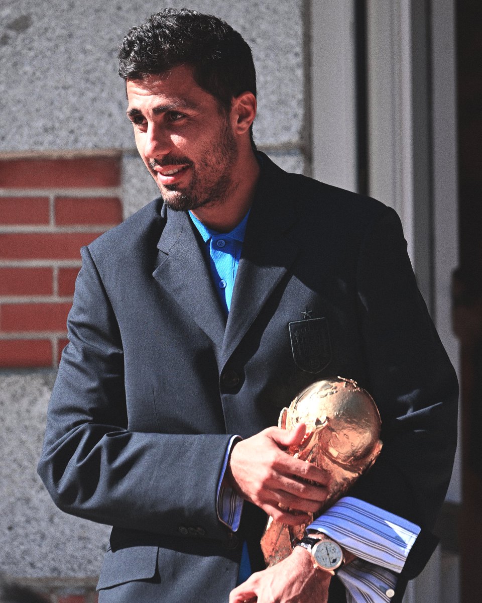 SI_FootballClub's tweet photo. Loewe dress the world champions. https://t.co/101517pjKO