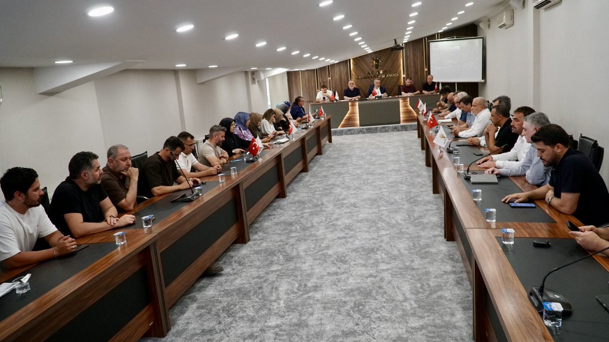 AKPartiSakarya's tweet photo. AK Parti Sakarya İl Yönetim Kurulu Toplantısı, İl Başkanımız Sayın Yunus Tever başkanlığında gerçekleşti.
 
#ÇeyrekAsırlıkDestan https://t.co/Uic1G6VYsw