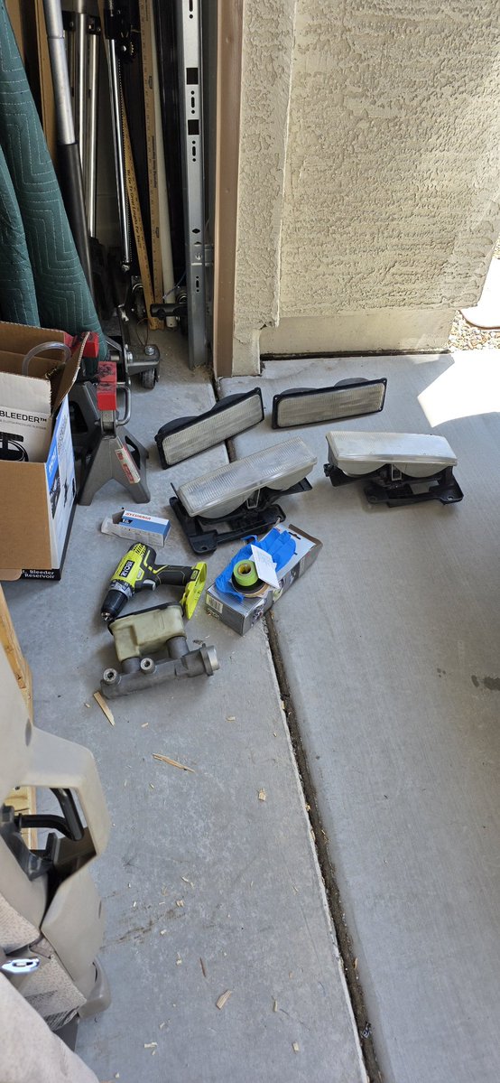 wallace_gow's tweet photo. Mail call! I'm gonna die of heat stroke but Honey Badger don't care! #Land&Sea #mecha @bpardoe870 https://t.co/gqxmUF5Q9y