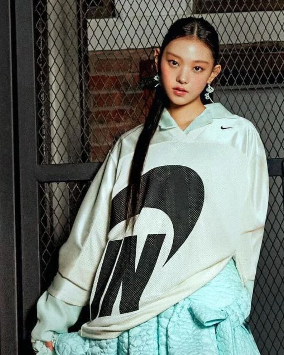 haeringlobal's tweet photo. vogue korea. https://t.co/nJL7HX4AE8