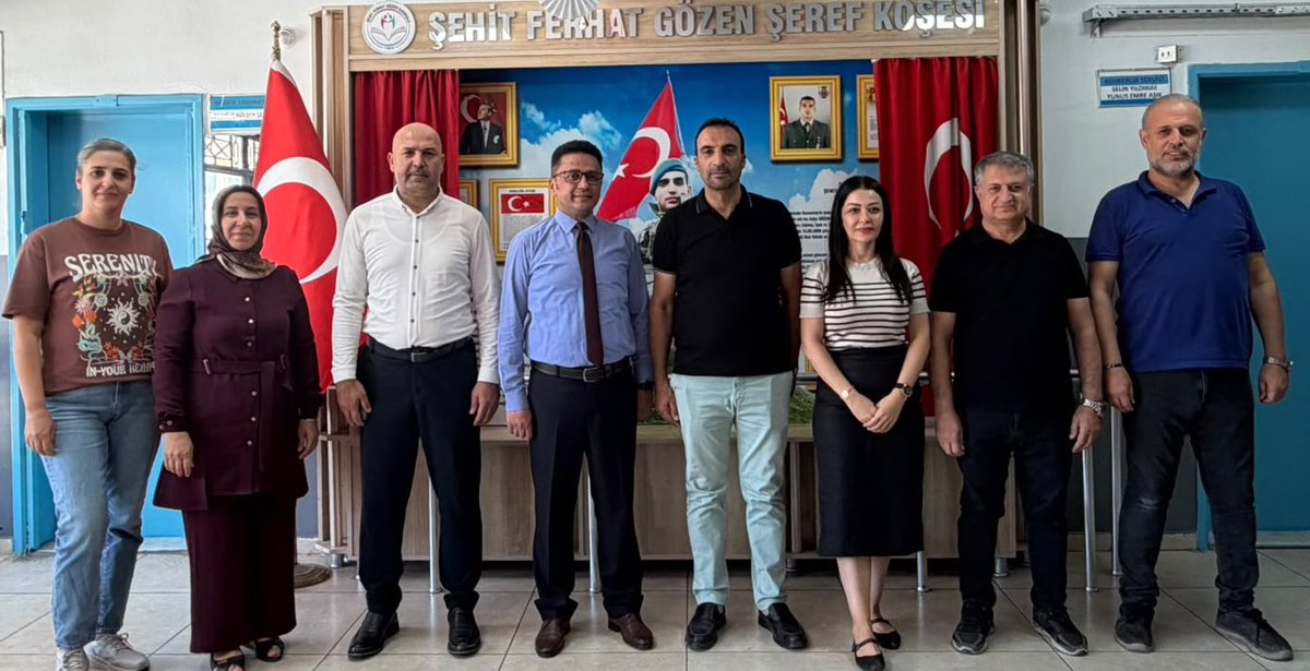 MehmetDemirEBS's tweet photo. **Şehit Ferhat Gözen İlkokulu’na Hayırlı Olsun Ziyareti**

Yeni görevine başlayan kıymetli kardeşim, Okul Müdürü **M. Bülent Çelik** hocama ve kadim dostum, Müdür Yardımcısı **İlamettin Ercik**’e hayırlı olsun ziyaretinde bulunduk…

Okulumuz idareci arkadaşlarıyla birlikte gerçekleştirdiğimiz bu ziyarette, halef-selef olduğumuz kadim dostuma ve ekibine başarılar diledik…

Yeni görevleri hayırlı, uğurlu ve muvaffakiyet dolu olsun…