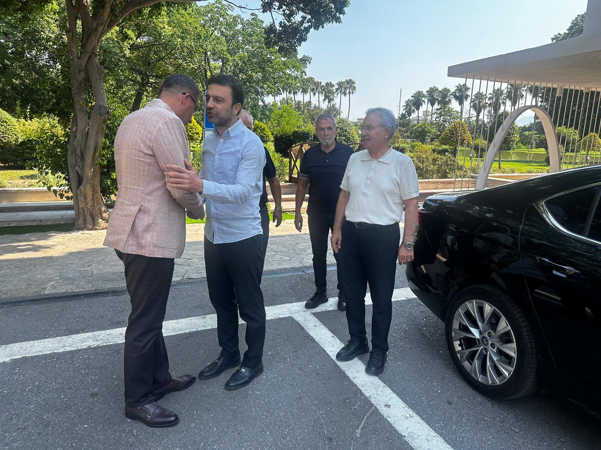 avmustafakose's tweet photo. Kepez İlçe Başkanımız Hasan Demir ve Avni Tolunay Muhtarımız  Rüstem Çelik ile birlikte Karayolları Bölge Müdürümüz Hasan Sarıoğlan'ı ziyaret ettik; bölgede yapımı devam eden yolların mahalle girişlerine ilişkin mahallelinin taleplerini müzakere ettik. https://t.co/lKc6VZc1Op