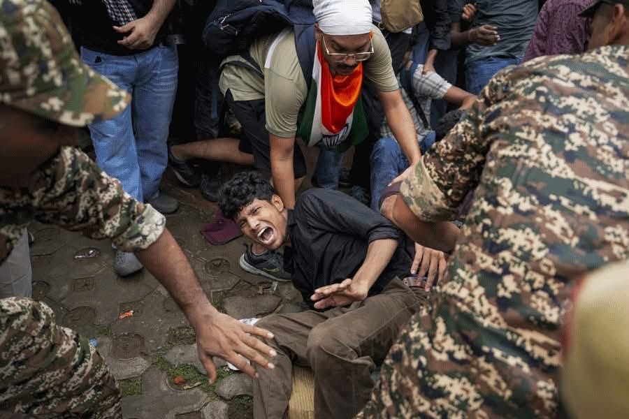 kiranword's tweet photo. shame on you @PMOIndia
shame on you @DelhiPolice 
shame on you @ZeeNews @aajtak @ndtvindia @republic @TimesNow @News18India @indiatvnews @ABPNews @TV9Marathi @tv9_hindi @sudhirchaudhary @chitraaum @AMISHDEVGAN @AmanChopra_ @navikakumar @Asksindia_ https://t.co/tzjNYLkB8o