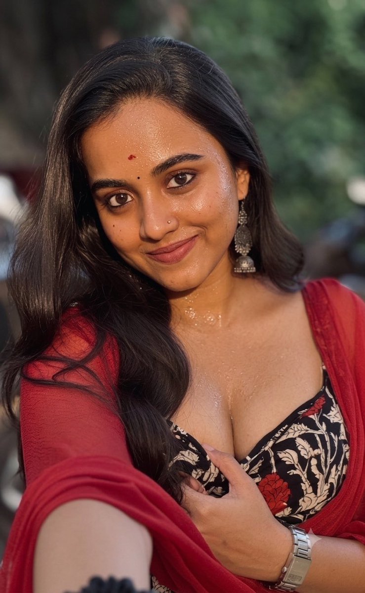 Quasarener11911's tweet photo. Aahhh Maanasi 🤤🤤🥵🥵🥵🥵🥵 #maanasigkannan #maanasi shhhhhh Andha cleavage line la iruka vervaya nakkanum shhhh 🥵🥵🤤🤤💦💦💦 https://t.co/aUWhtkn6xH