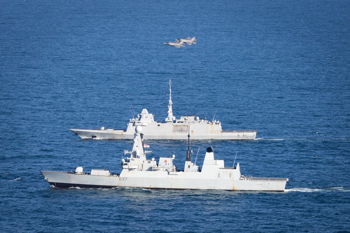 COMUKCSG's tweet photo. HMS Somerset and a French Destroyer 🇫🇷 have fully integrated into the UK CSG🇬🇧. Bringing together high-end capabilities for #NeptuneStrike.  

#DeterAndDefend #StrongerTogether #ArcticSentry https://t.co/0WtOq0xTUJ