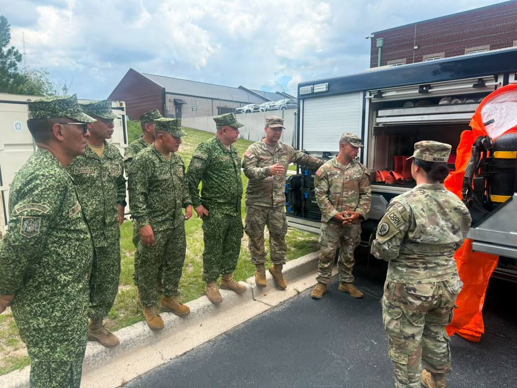 USNationalGuard's tweet photo. .@SCNationalGuard members hosted their Colombian Navy partners to strengthen disaster response operations, demonstrate equipment and share best practices. South Carolina Guardsmen have worked closely with the Colombian military since 2012 through the State Partnership Program. https://t.co/CLiDCeMgzA
