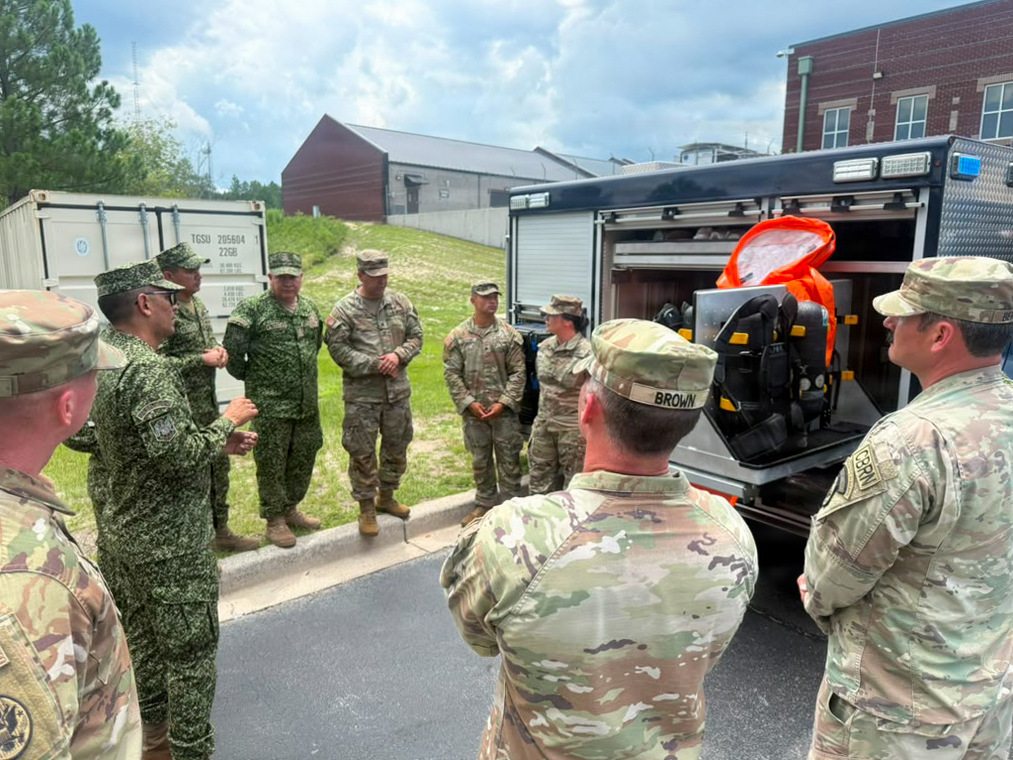 USNationalGuard's tweet photo. .@SCNationalGuard members hosted their Colombian Navy partners to strengthen disaster response operations, demonstrate equipment and share best practices. South Carolina Guardsmen have worked closely with the Colombian military since 2012 through the State Partnership Program. https://t.co/CLiDCeMgzA