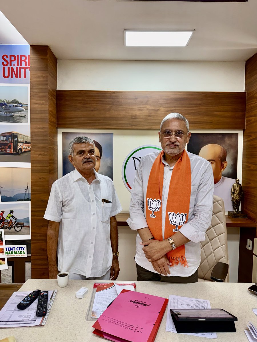 kevalgadhavi's tweet photo. 🚩 ચારણ સમાજ માટે રજૂઆત
આજે મા. મંત્રીશ્રી અર્જુનભાઈ મોઢવાડિયા &amp; પ્રદેશ પ્રમુખ શ્રી જગદીશભાઈ વિશ્વકર્મા ને મળી ગોપાલક વિકાસ નિગમ બોર્ડમાં ચારણ સમાજનો યોગ્ય સમાવેશ કરવા રજૂઆત કરી. નેતાશ્રીઓ તરફથી સકારાત્મક પ્રતિસાદ મળ્યો.
જય માં સોનલ! 🚩
કેવલ ગઢવી ઉપાધ્યક્ષ, જામનગર બક્ષીપંચ મોરચો https://t.co/36yqXguZDb