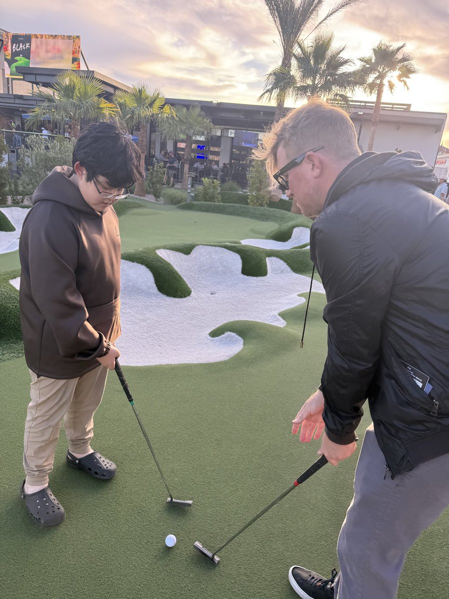 xsfugger's tweet photo. Thanks Johnathan, my son and I enjoyed the 18 holes of mini golf and pointers from the legend himself.  @FATAL1TY https://t.co/Qqei1lsQUc