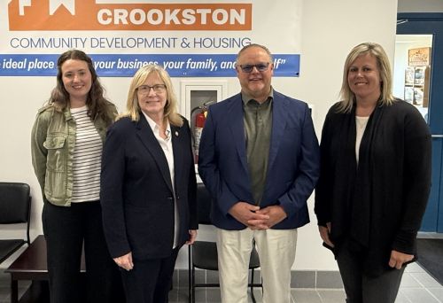 KROXRADIO's tweet photo. Congresswoman Michelle Fischbach was in Crookston on July 8, where she met with her Agriculture Advisory Committee and the leadership team at 4H2. For more information about her visit, click below. https://t.co/qkRKEXLW8J https://t.co/XxaUj1y0iD