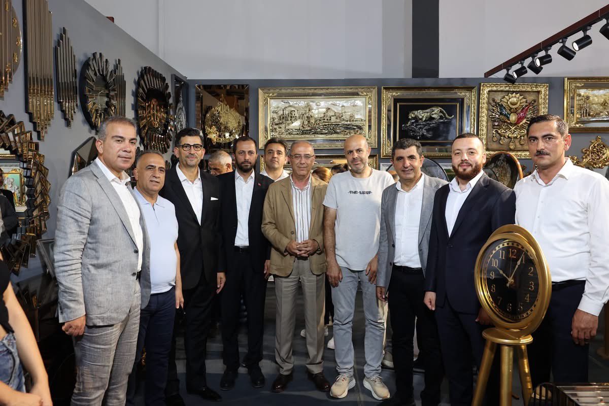 SleymanDaz's tweet photo. 📍HBB Fuar Alanı

Hatay Mobilya Festivali kapsamında birbirinden değerli ürünlerin sergilendiği stantları ziyaret ederek esnafımız ve vatandaşlarımızla bir araya geldik, keyifli sohbetler gerçekleştirdik.

📍Kırıkhan belediye başkanımız 
📌SN ÖMER ERDAL ÇELİK 
🌾🌹@omererdalclk🇹🇷 https://t.co/aqBfBM7mMk