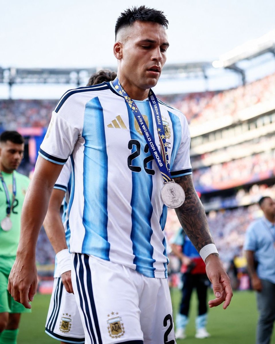 ArchivoLautaro's tweet photo. Qué bronca, por Dios. Se había alineado todo. Hizo uno de los goles más importantes de la historia de la Selección. Futbolística y físicamente estaba impecable. Venía jugando un gran Mundial. Y al final, terminó así.

No hay nada que reprocharle. Pero qué sensación de mierda. https://t.co/MdPay5Bikb