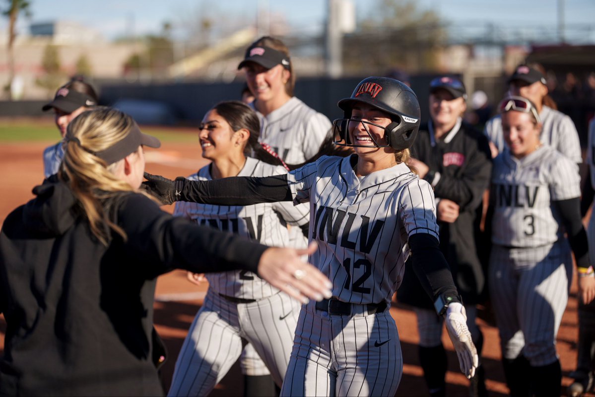 UNLVSoftball's tweet photo. 𝙒𝙚 𝙡𝙤𝙫𝙚 𝙨𝙪𝙢𝙢𝙚𝙧, 𝙗𝙪𝙩 𝙬𝙚 𝙜𝙤𝙩 𝙖𝙣 𝙞𝙩𝙘𝙝🏠🥎✨

Can’t wait till we’re back on the diamond 💎 https://t.co/CqMhvnZWbI