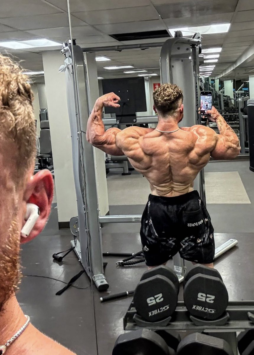 MuscleJacking's tweet photo. Anton looking absolutely stunning, shredded &amp; looking pretty dry. https://t.co/J84Z7kOuv6
