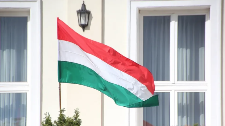 wPolityce_pl's tweet photo. Mistrzyni szachowa prezydentem Węgier? Znamy stanowisko Polgar!

https://t.co/Vi1Zo4FXfD https://t.co/limL1LH9zU